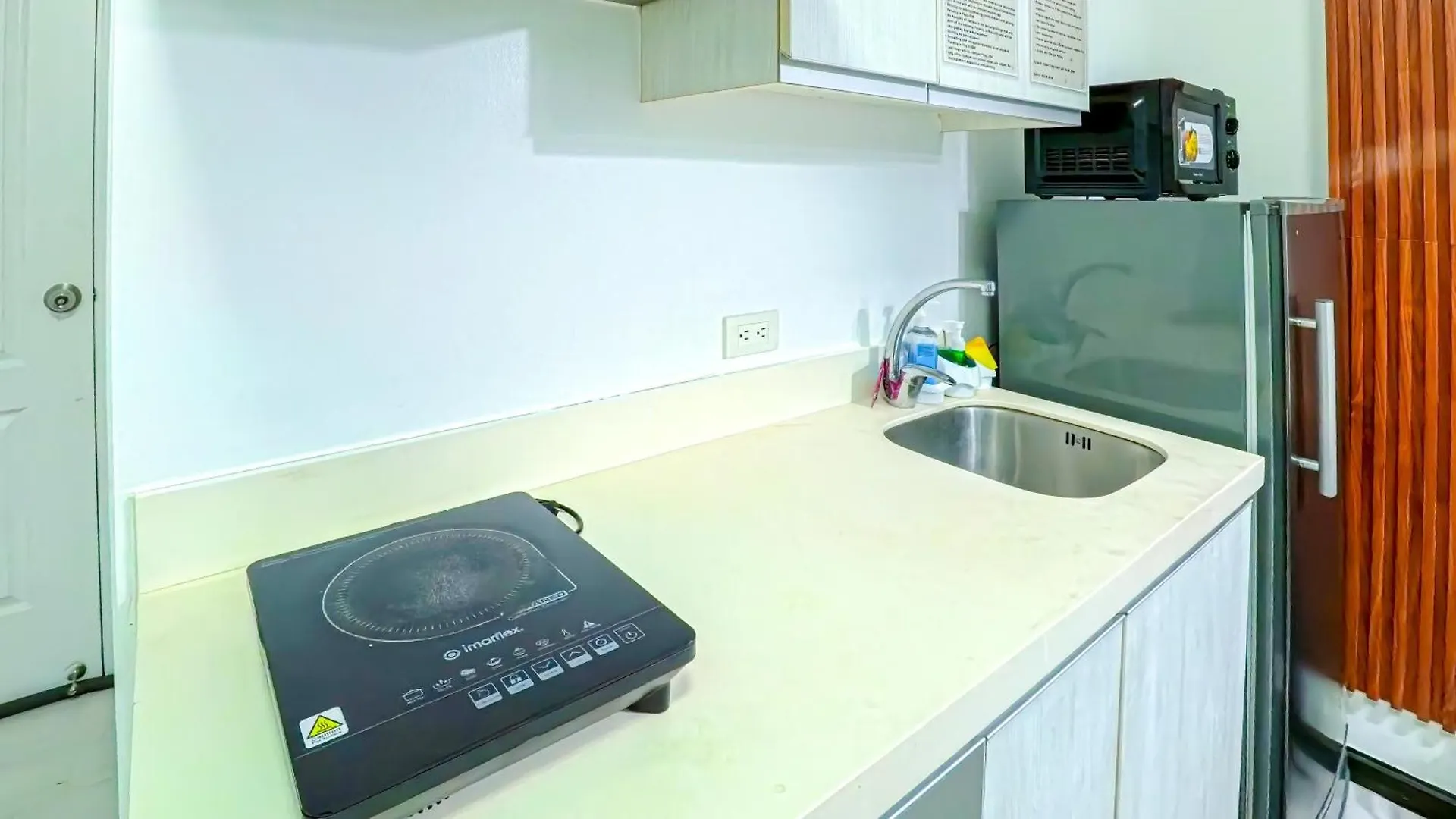 Stunning 1-Bed Apartment In Paranaque Manila 0*,