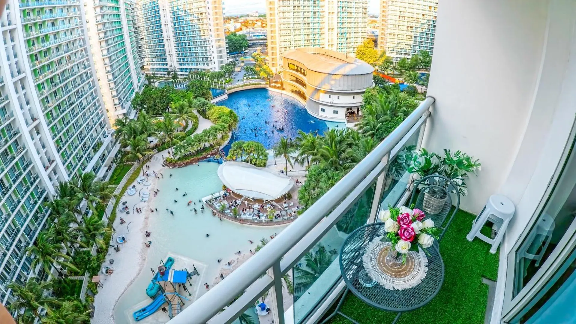 Stunning 1-Bed Apartment In Paranaque Manila 0*,